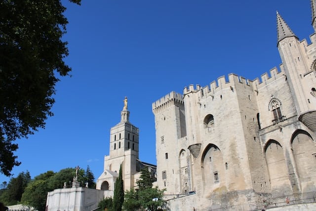 Srednjeveško mesto Avignon.