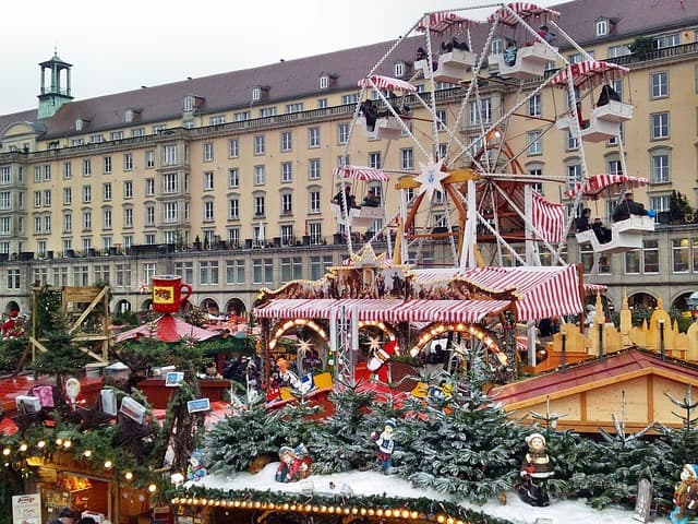 Božični sejem Striezelmarkt v Dresdnu.